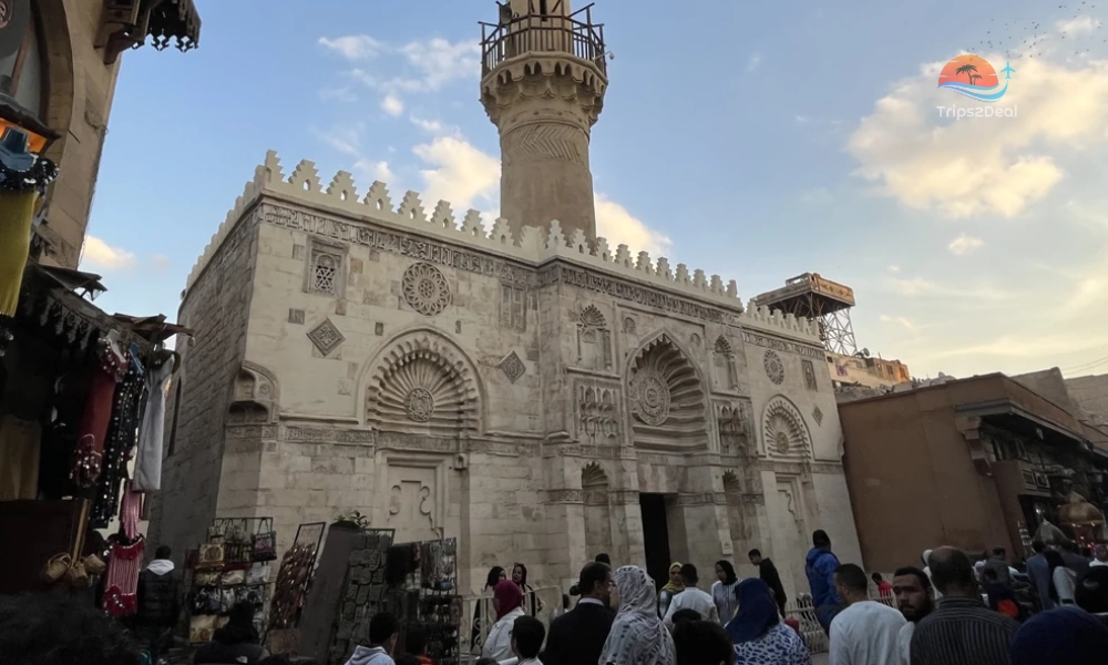 al aqmar mosque outside