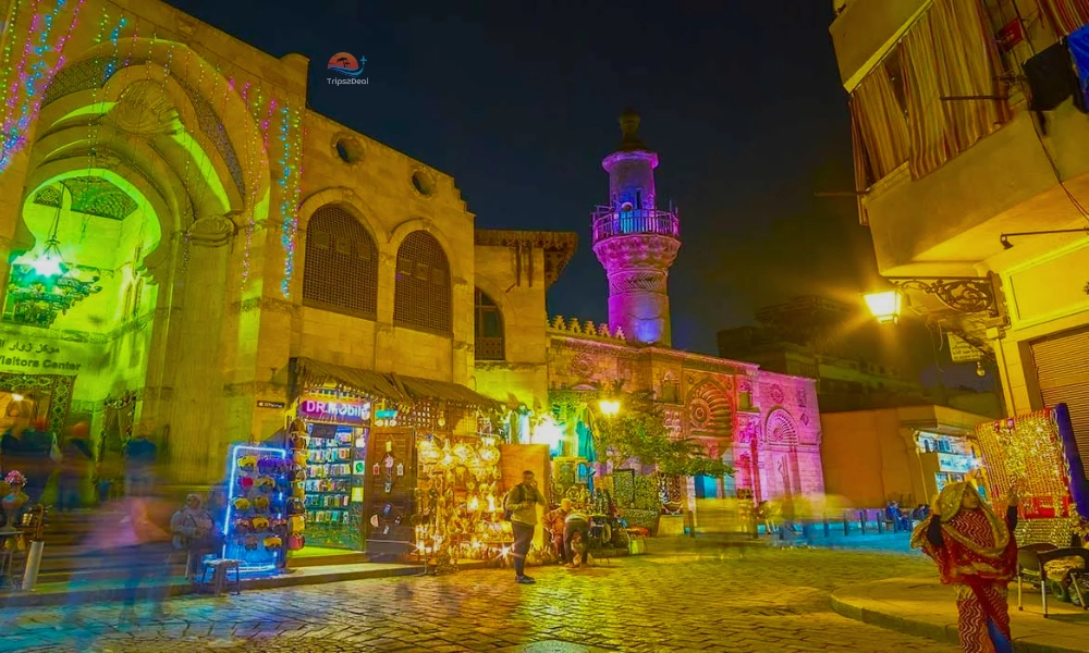 muizz street charming night