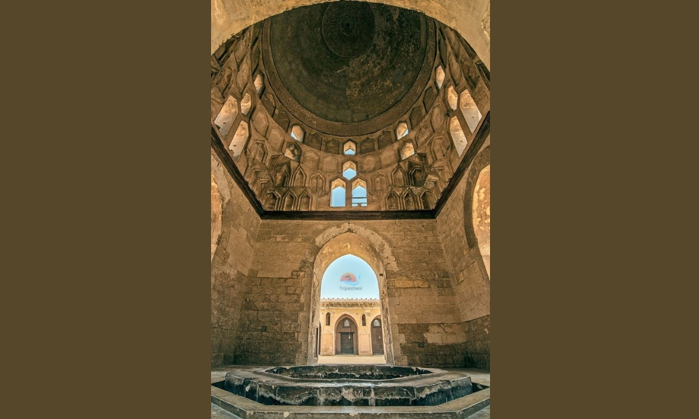 Ibn Tulun Mosque inside