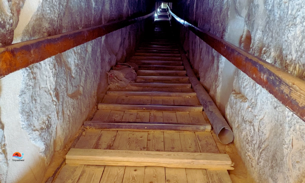Red Pyramid long passage